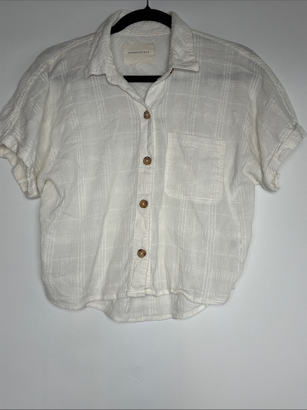 Aeropostale Off-white Short-Sleeve Button Front Cropped Shirt